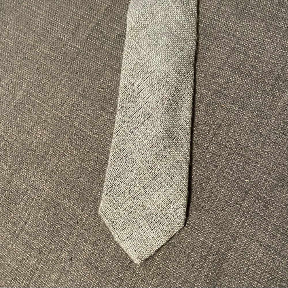 Vintage Berkley Cravats Tie Necktie Grey 2.5” * Rayon/Cotton/Linen * Made In USA